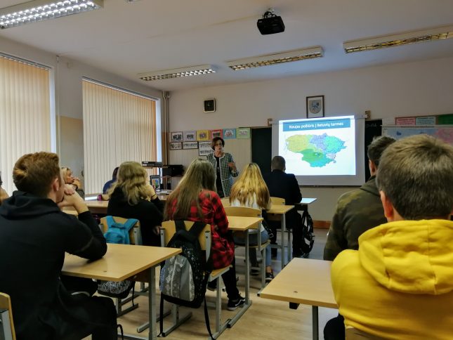 Prof. dr. Danguolė Mikulėnienė skaitė viešą paskaitą apie vietinių kalbos variantų tyrimus („Naujas požiūris į vietinius kalbos variantus: XXI a. pradžios tarmėtyra“)